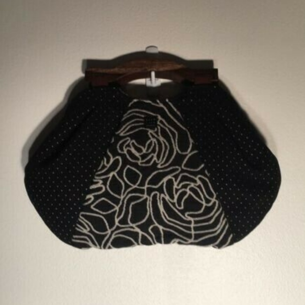 1154 Lill Studio Black/White Or Brown/Greens purse